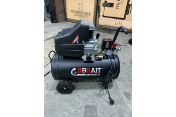 https://cdn.vseinstrumenti.ru/images/goods/stroitelnyj-instrument/kompressory/2105144/1200x800/vozdushnyj-kompressor-brait-km-1800-50-20-01-002-043_94783.jpg